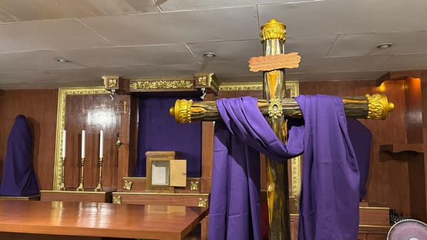 Holy Thursday Veneration at the Reliquarium, Philipinnes